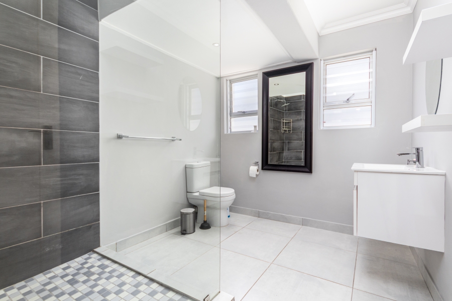 To Let 1 Bedroom Property for Rent in Sea Point Western Cape